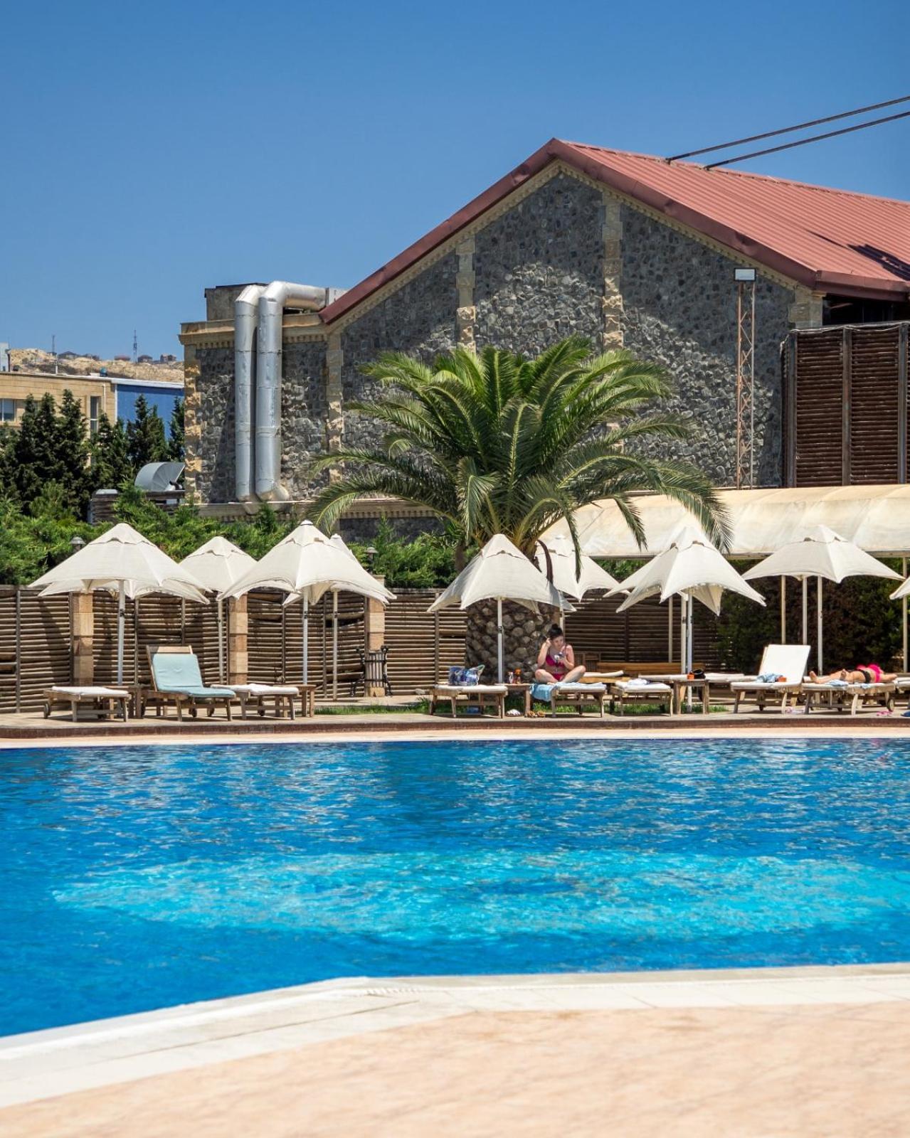 Green City Resort Hotel Baku Bagian luar foto