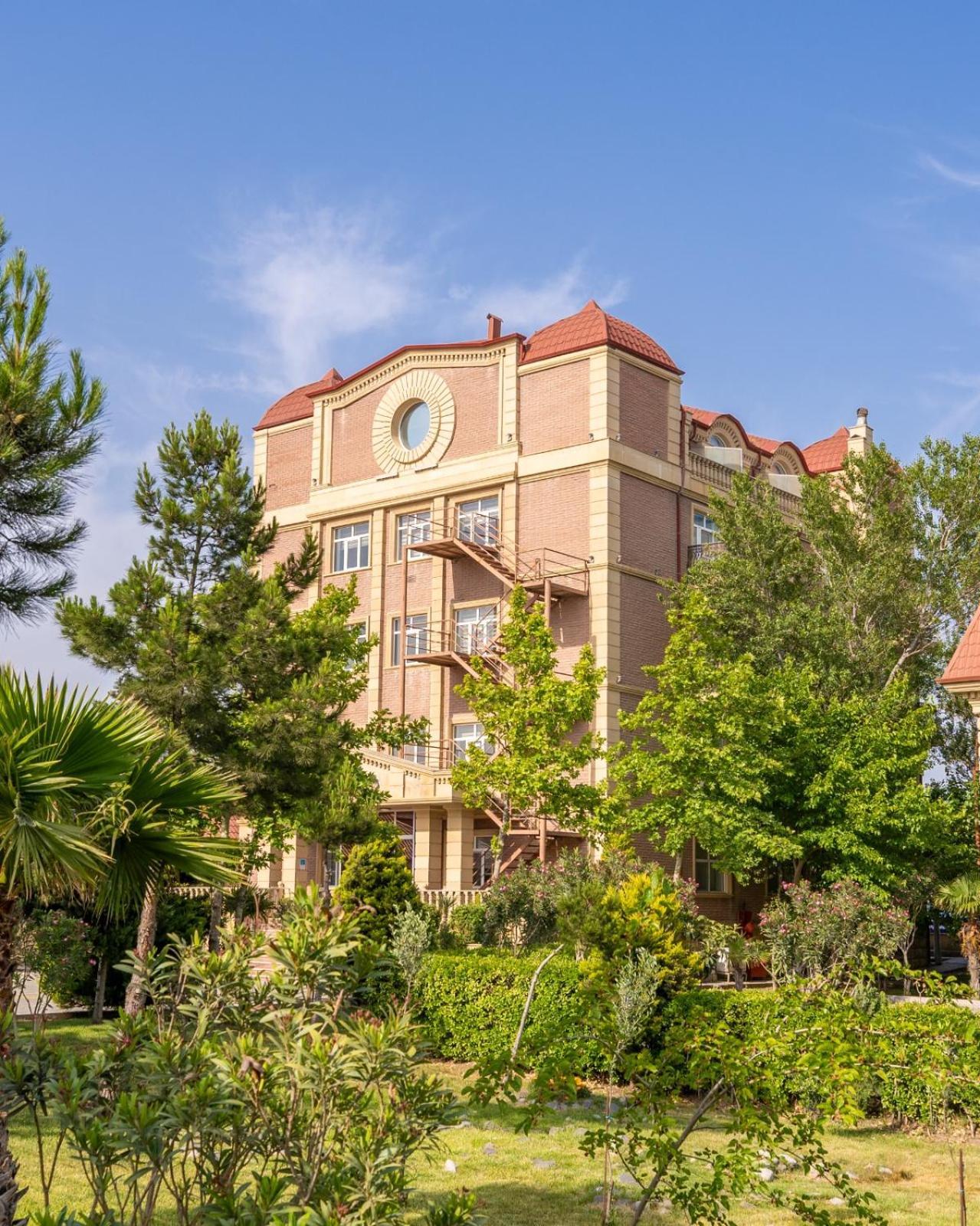 Green City Resort Hotel Baku Bagian luar foto